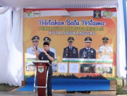 Wali Kota Lubuklinggau, H SN Prana Putra Sohe Melakukan Peletakan Batu Pertama Pembangunan Gedung Kantor Imigrasi