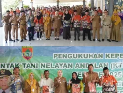 Bupati Musi Rawas Hj Ratna Machmud Kukuhkan Pengurus KTNA Kabupaten Musi Rawas Periode 2025-2030